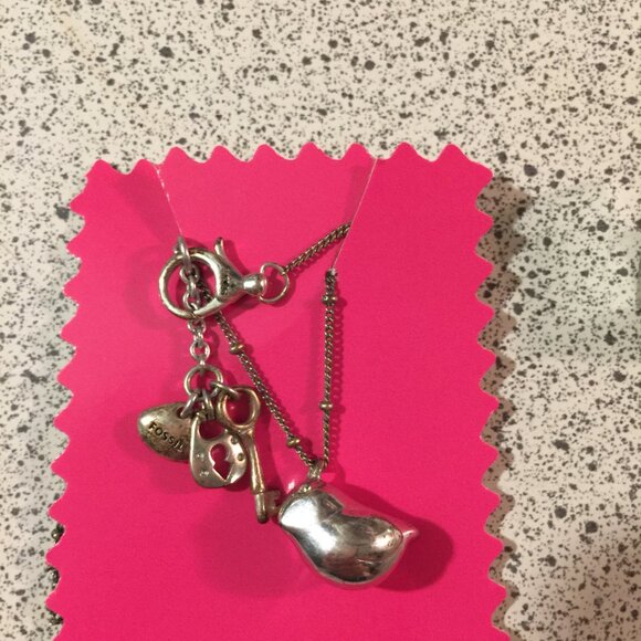 Fossil bird necklace with key and lock charms - Picture 6 of 6